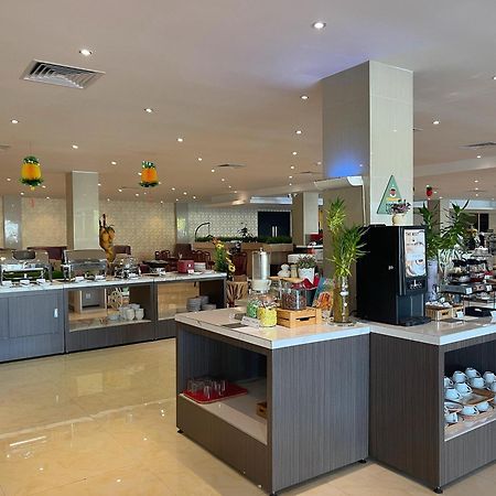Grand Sydney Hotel Batam Buitenkant foto