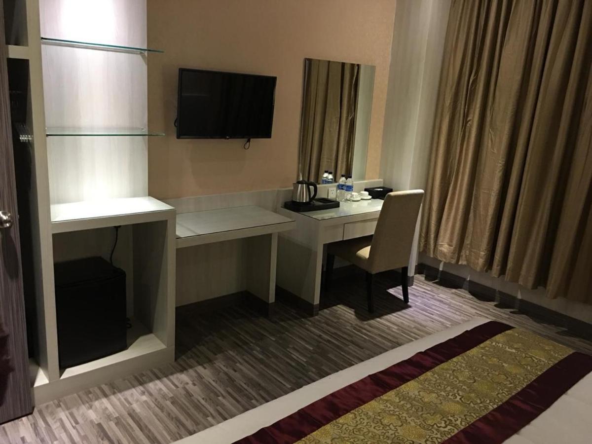 Grand Sydney Hotel Batam Buitenkant foto