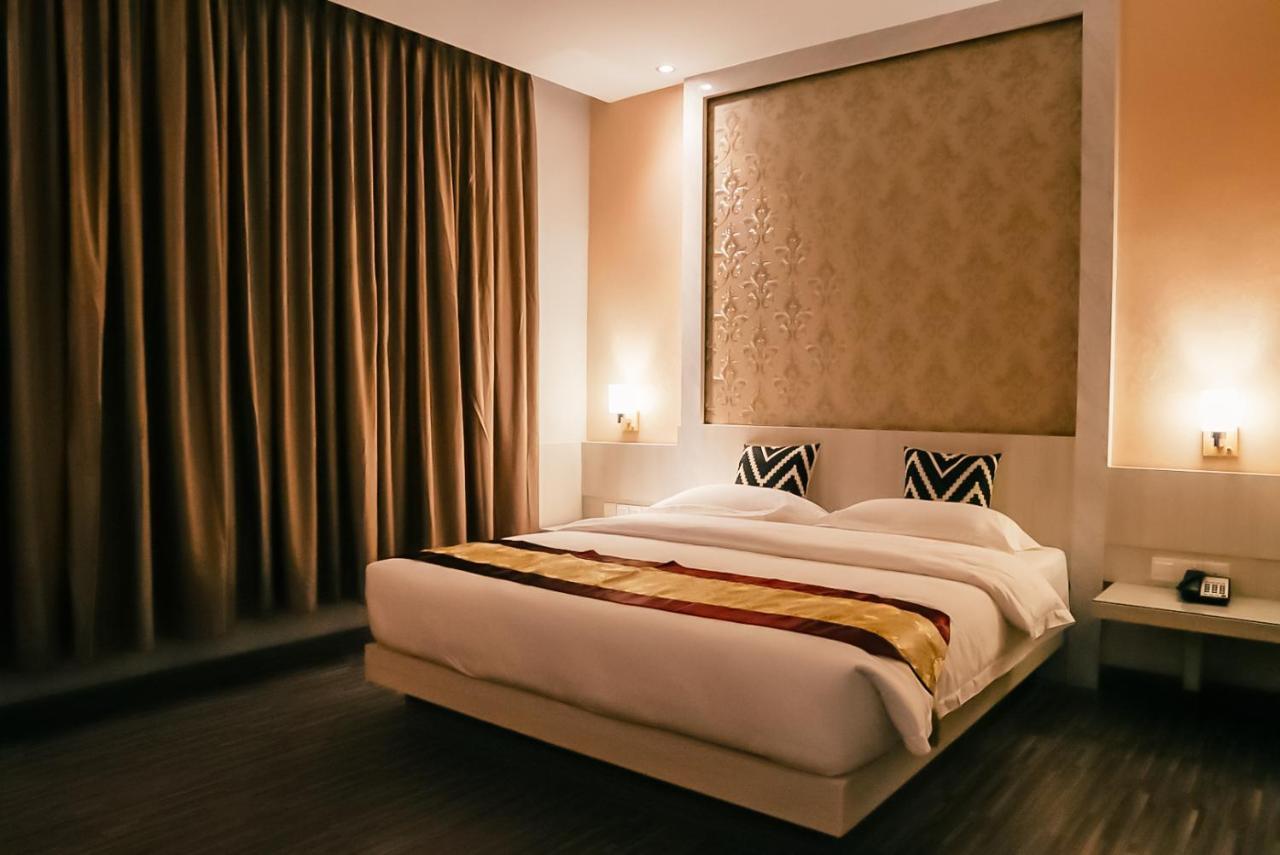 Grand Sydney Hotel Batam Buitenkant foto