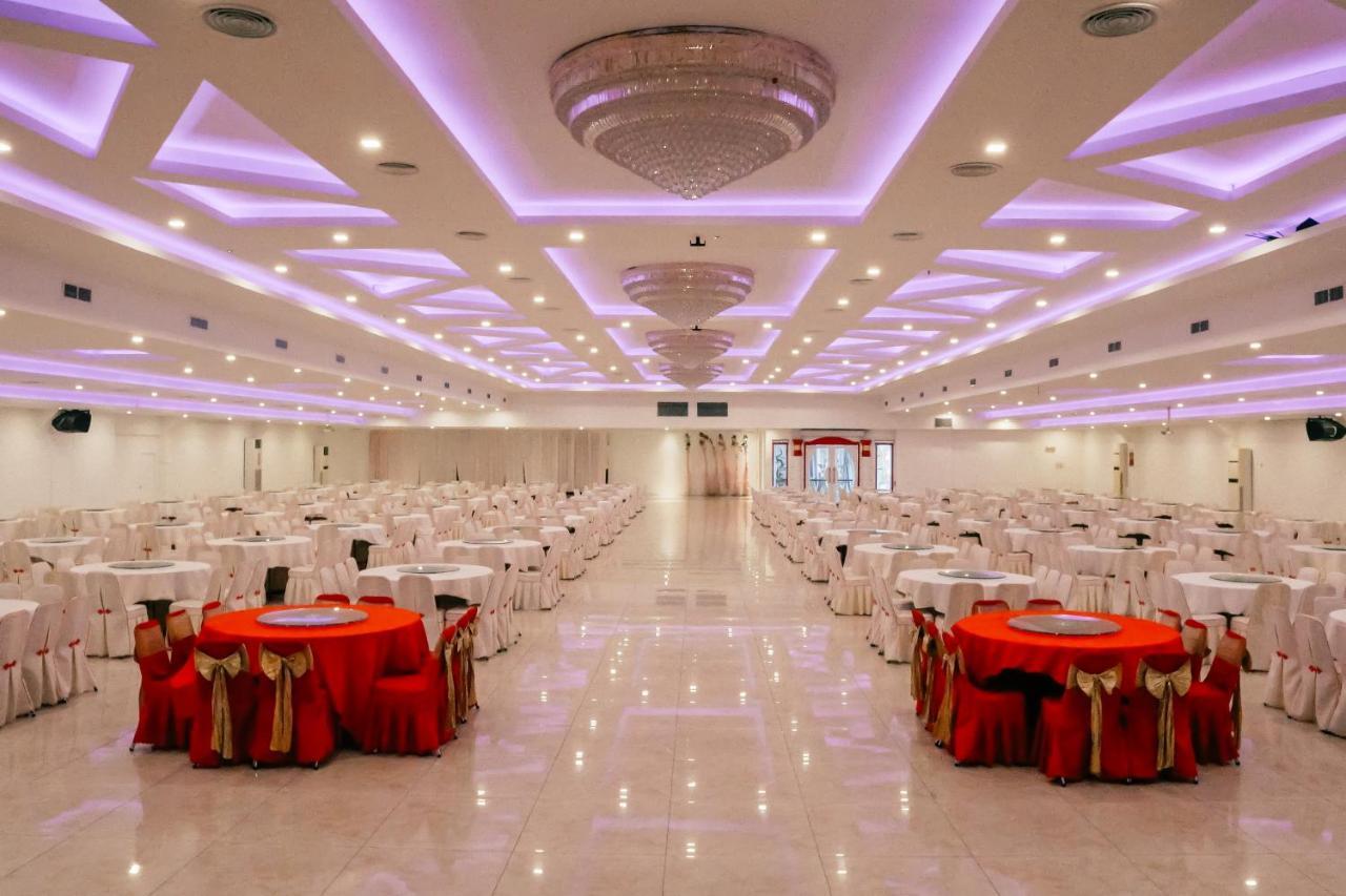 Grand Sydney Hotel Batam Buitenkant foto