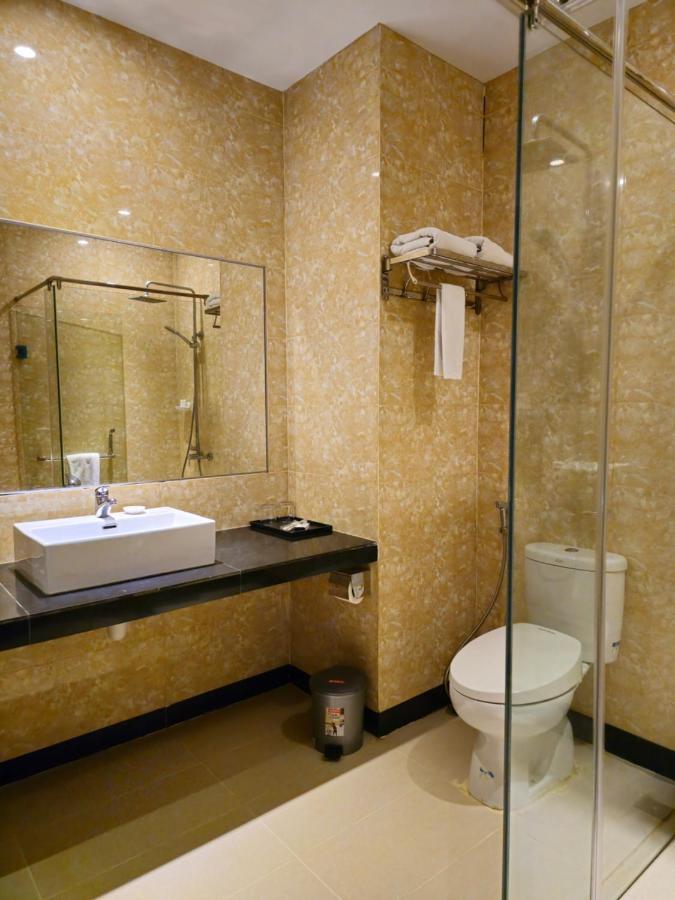 Grand Sydney Hotel Batam Buitenkant foto