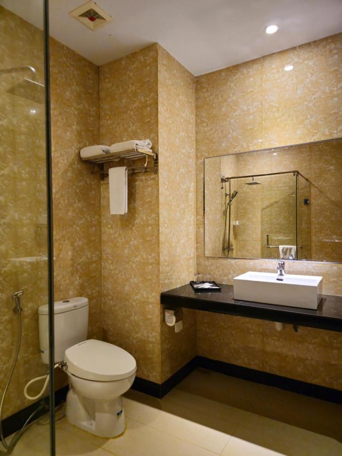 Grand Sydney Hotel Batam Buitenkant foto