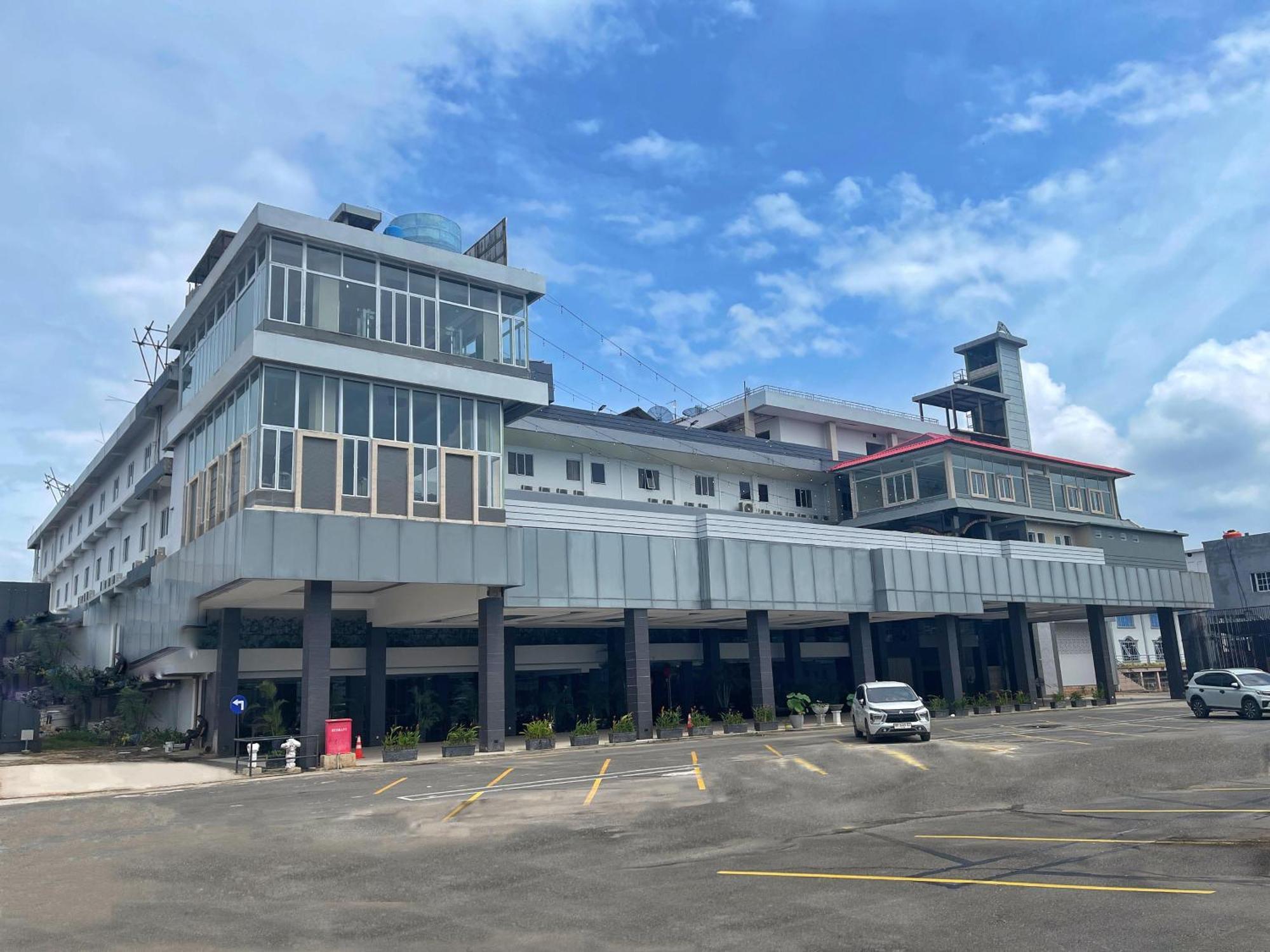 Grand Sydney Hotel Batam Buitenkant foto
