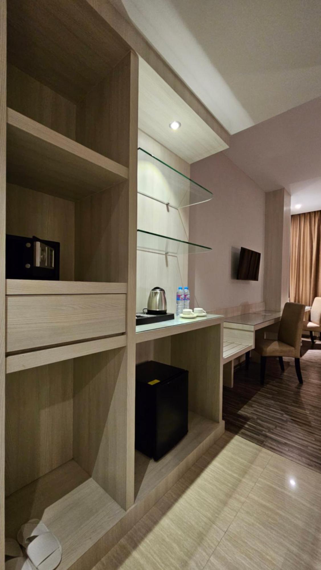 Grand Sydney Hotel Batam Buitenkant foto